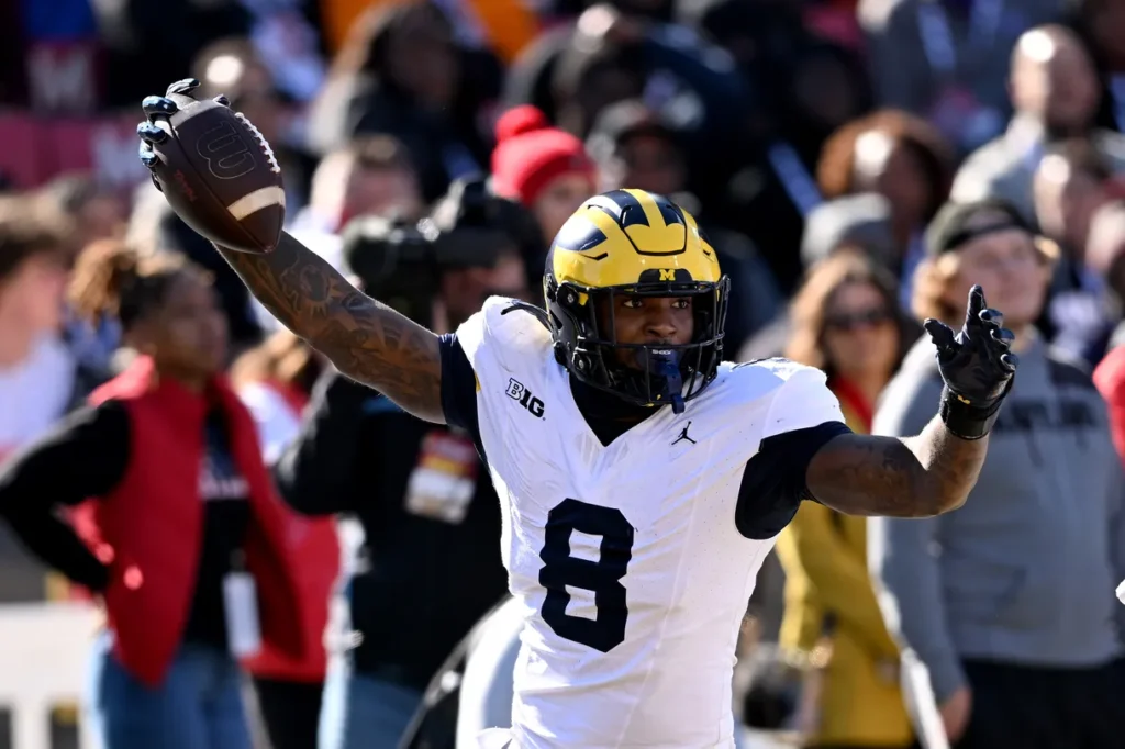 Derrick Moore scoops and scores for a big Michigan defensive touchdown against Maryland.